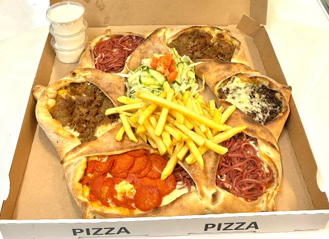 Pizza med dobbelt bund fra Pizzahuset i Holstebro